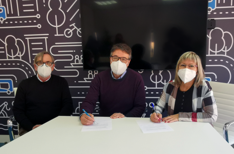 TGO DX firma el nuevo convenio con Cáritas Parroquial de Olesa