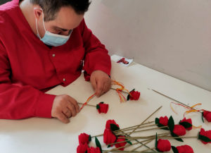 TGO DX i MasatsTG DX reparteixen roses solidàries del Grup Àuria