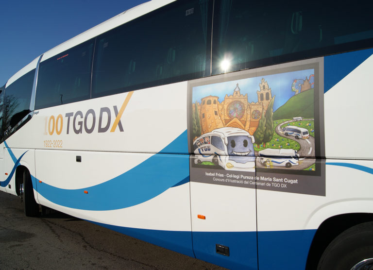 Dos autobusos de TGO DX ja tenen les il·lustracions guanyadores del concurs escolar del centenari