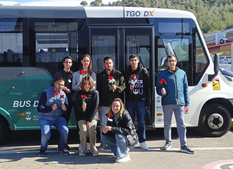 DIREXIS TGO and DIREXIS MASATS hand out solidarity roses from Grup Àuria